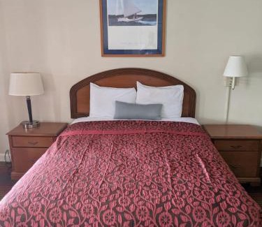 Wilmington Hotel | Azalea Inn & Suites