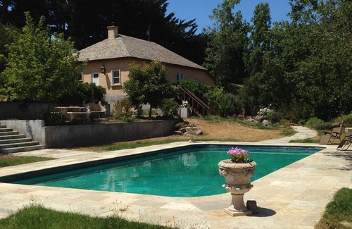 Petaluma House | Azari Vineyards Guest House with Pool!