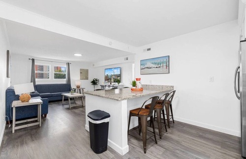 Myrtle Beach Apartment | Azul Condos - Ocean steps away - Full Kitchen