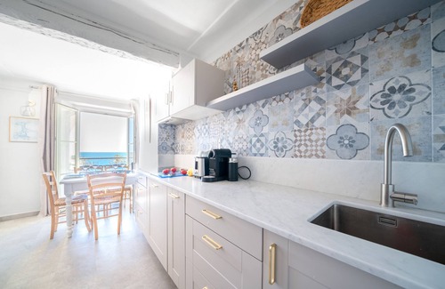 Old Town Apartment | Azur Hideaway -stunning sea view ,Promenade and Cours Saleya