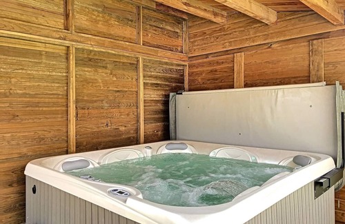 Azur House | AZUR, villa for 8 people with pool and jacuzzi