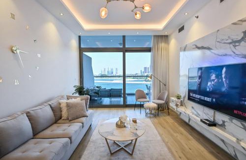 Palm Jumeirah Apartment | Azure Residences a Beachfront Getaway on Palm Jumeirah