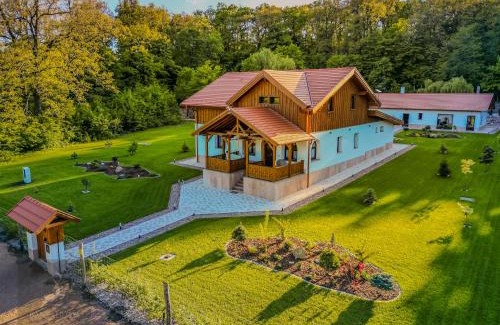 Tardos Bed & Breakfast | Bányahegyi erdei nyugalom és wellness erdész & vadászház