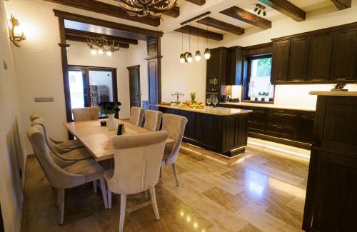 Tardos Bed & Breakfast | Bányahegyi erdei nyugalom és wellness erdész & vadászház