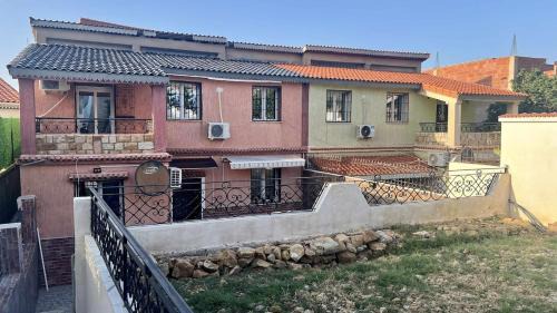 Toudja Villa | BÉHMÂNÊ BÊÀCh