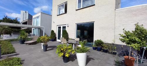 Landen Bed & Breakfast | B&B luxury villa, free parking, close to the center
