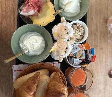 Den Burg Bed & Breakfast | B & B TX71