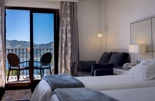 Vinuela Hotel | B bou Hotel La Viñuela & Spa