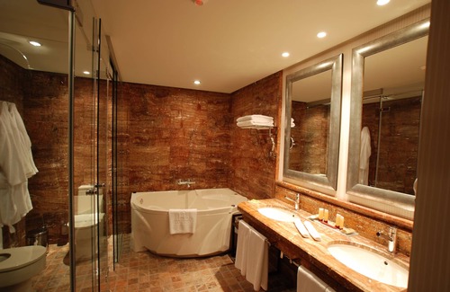 Vinuela Hotel | B bou Hotel La Viñuela & Spa
