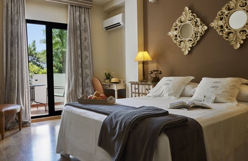 Vinuela Hotel | B bou Hotel La Viñuela & Spa