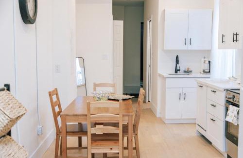 Brockton Village Hotel | B Hotel