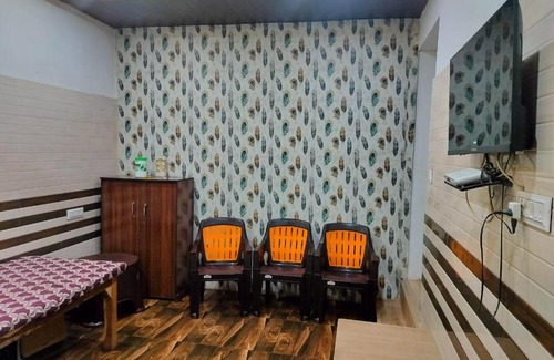 Mathura House | B M little cottage