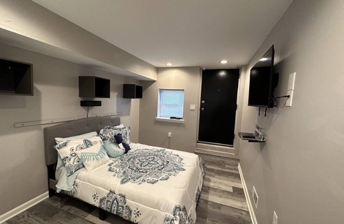 Baltimore Condo | B-more 4 Less!! 2Br Peaceful & Pet Friendly Condo Near Everything!