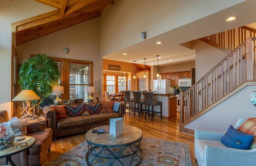 Foscoe Condo | B Rock Ridge at Echota - townhome with private hot tub!