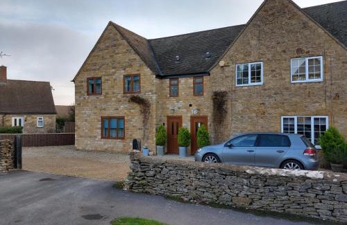 Stow-on-the-Wold House | B - Simply Rooms