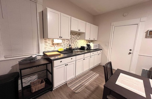 The Hill Apartment | B1- Walk to YALE Hospital 1