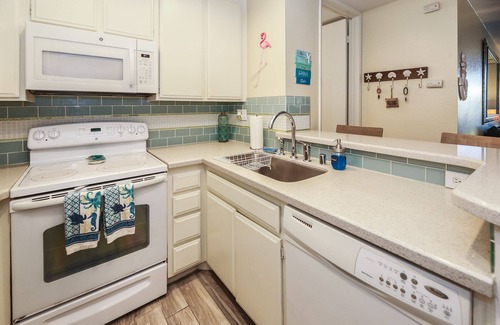 Townsite Condo | B106 -Tropical Paradise - North Coast Village