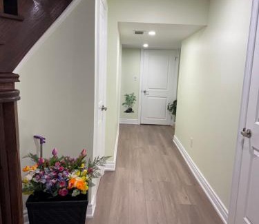 Mississauga House | B2 Cozy room by Mendy