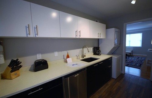 Brookwood Apartment | B2bl Cute Condo Walkable to Midtown 1 Block From Marta