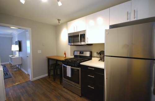 Brookwood Apartment | B2bl Cute Condo Walkable to Midtown 1 Block From Marta