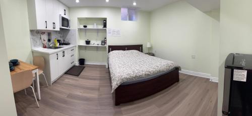 Mississauga House | B3 Luxury home in Mississauga nearby shipping center square one