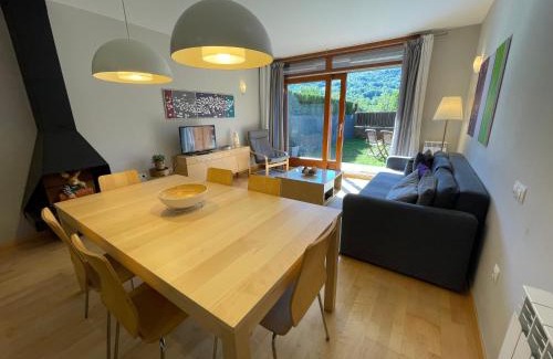 Benasque Apartment | B49 - Bajo con Jardín Peguera - Villmor