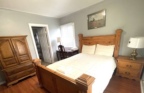 Arcadia House | B5A-Entire house 5b/3.5 b in the large lot with multiple parking spaces