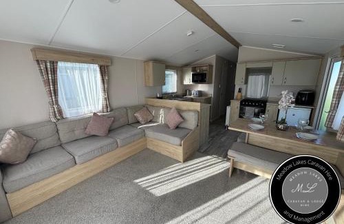 Addlethorpe Apartment | B9 - Sunnymede Fantasy Island - hot tub, pet friendly, WiFi, ramped veranda - Meadow Lakes Caravan & Lodge Hire
