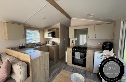 Addlethorpe Apartment | B9 - Sunnymede Fantasy Island - hot tub, pet friendly, WiFi, ramped veranda - Meadow Lakes Caravan & Lodge Hire
