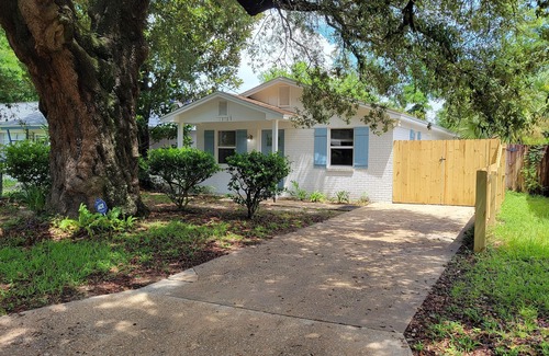 Southeast Pensacola House | Baars Cottage in East Hill 3Br/1Ba