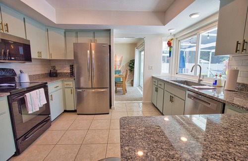 Whitfield House | Baby/Kid Friendly-Close to Beach/Downtown-Heated Pool-Fire Pit-Game Room
