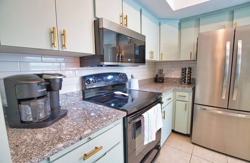 Whitfield House | Baby/Kid Friendly-Close to Beach/Downtown-Heated Pool-Fire Pit-Game Room