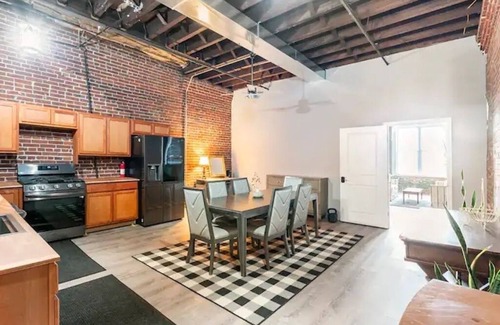 Downtown St. Louis Apartment | Bachelor, Bachelorette, Teams or Large Groups! Large 2 Bedroom Apt, Sleeps 12.