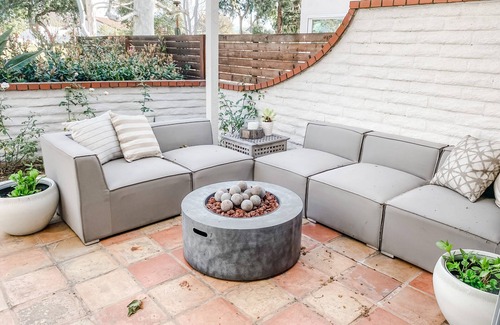 East Bluff House | Back Bay Beauty! Walkable and family friendly. Bike Ride to the beach!