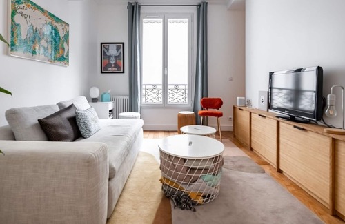 Epinettes Apartment | Back to Black, by Veeve