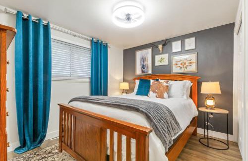 Arvada House | Backyard BBQ Retreat: Central 3bd - Prime Location