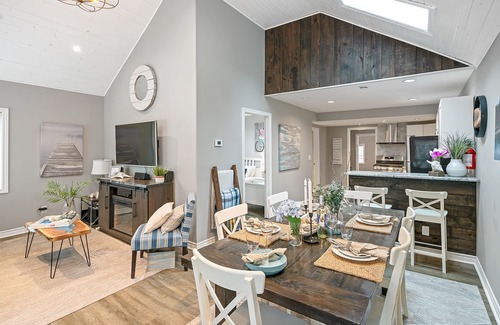 Crystal Beach Cottage | Backyard Bliss at this Beachy Abode - Sleeps 6, Close to Beach