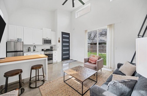 East MLK House | Backyard Getaway/2BR/Loft/Ideal location