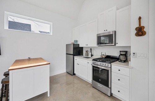 East MLK House | Backyard Getaway/2BR/Loft/Ideal location