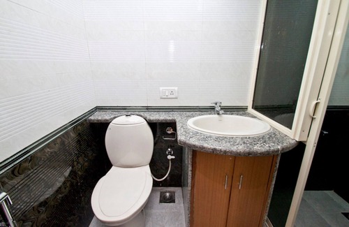 Saunta Vaddo Apartment | Baga Beach Studio Apt near famous Tito's Club