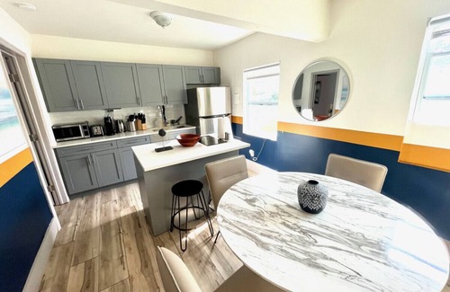 Victoria Park Apartment | Bahama Mama 2/1 in Las Olas & Holiday Park with Hot Tub!