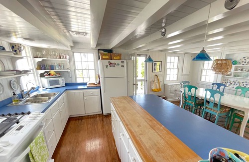 Hope Town Cottage | Bahamian cottage & guest house. Beach access & harbour views.best spot in town!