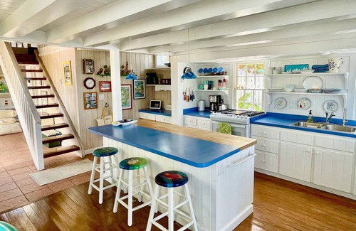 Hope Town Cottage | Bahamian cottage & guest house. Beach access & harbour views.best spot in town!