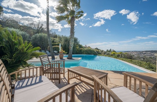Saint-Isidore House | Baie des Anges : Découvrez Notre Villa de Avec vue Imprenable sur la mer à Nice