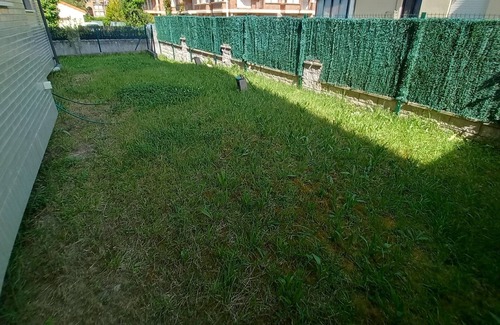 Noja Apartment | Bajo con jardín cerca de la playa.