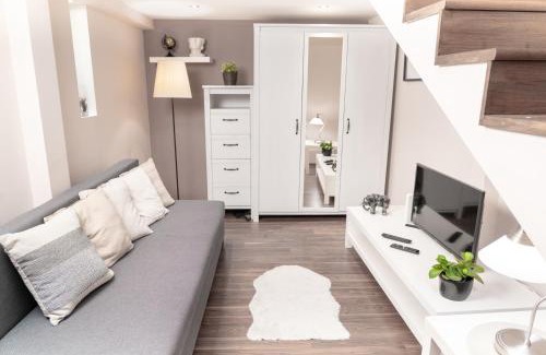Belso-Ferencvaros Apartment | Bakáts Square Premium Apartment with AC