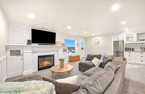 Ferndale House | BakerView Retreat 4-bedroom house in Ferndale