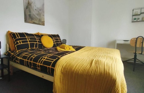 Nottingham House | Bakerville Stays - Tenbury Cres