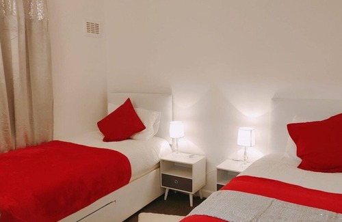 Nottingham House | Bakerville Stays - Tenbury Cres