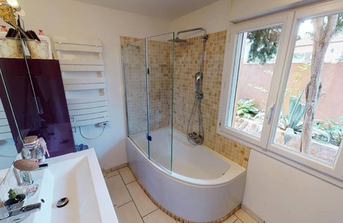 Balaruc-les-Bains Villa | Balaruc les Bains, Villa 5 étoiles, Piscine, Jacuz